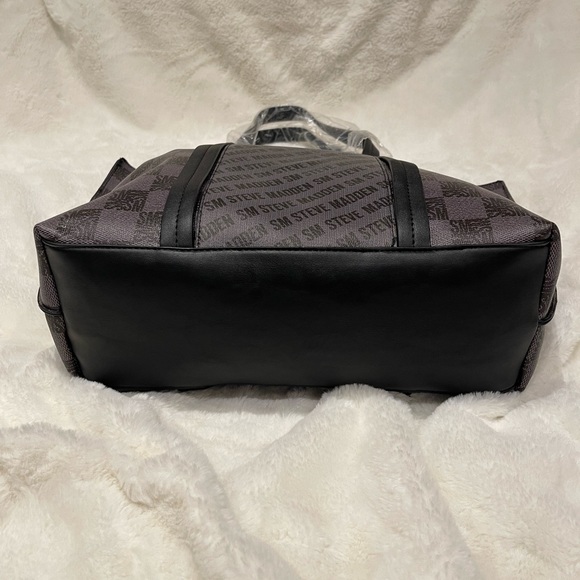 Steve Madden 2 piece patterned tote bag with detachable pouch - Picture 5 of 9